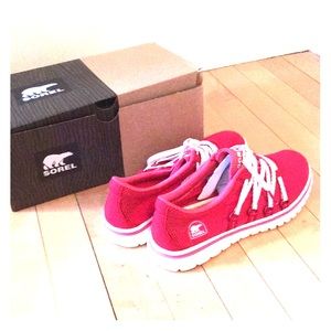 Sorel Tivoli in ruby. Size 8.